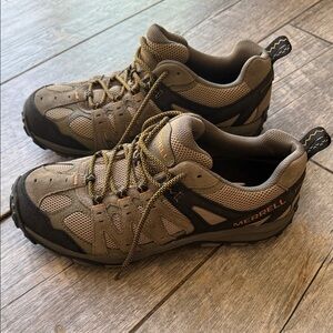 Merrell Men's Tan and Black Trail Shoes